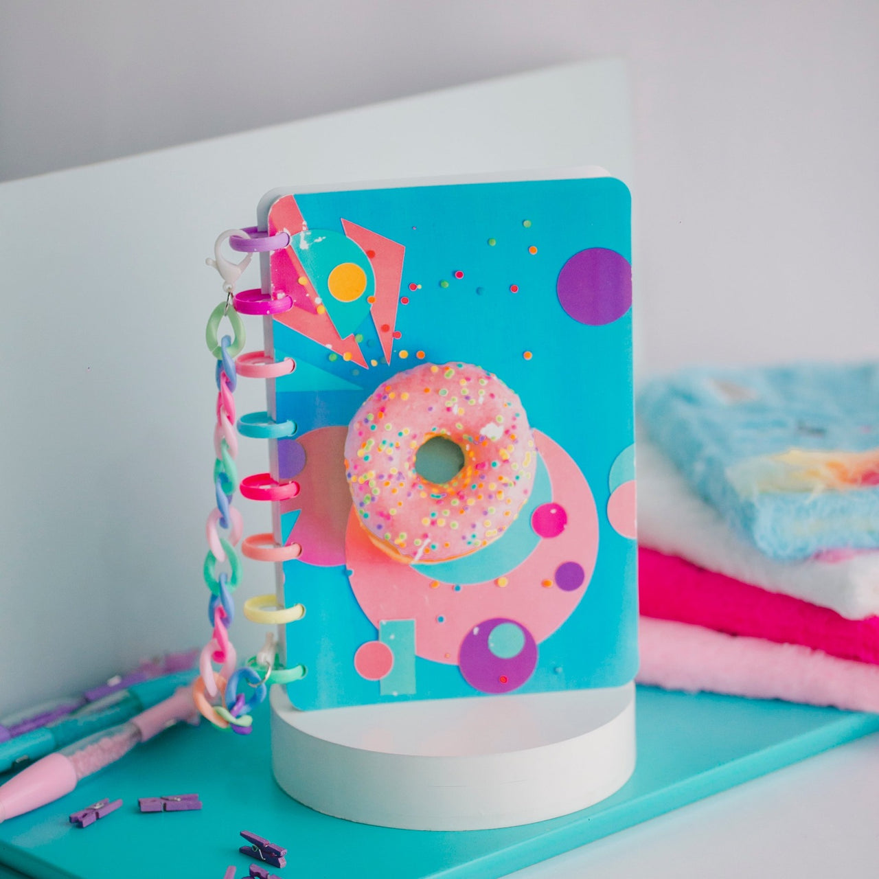 CADERNO DONUTS OI FOFA