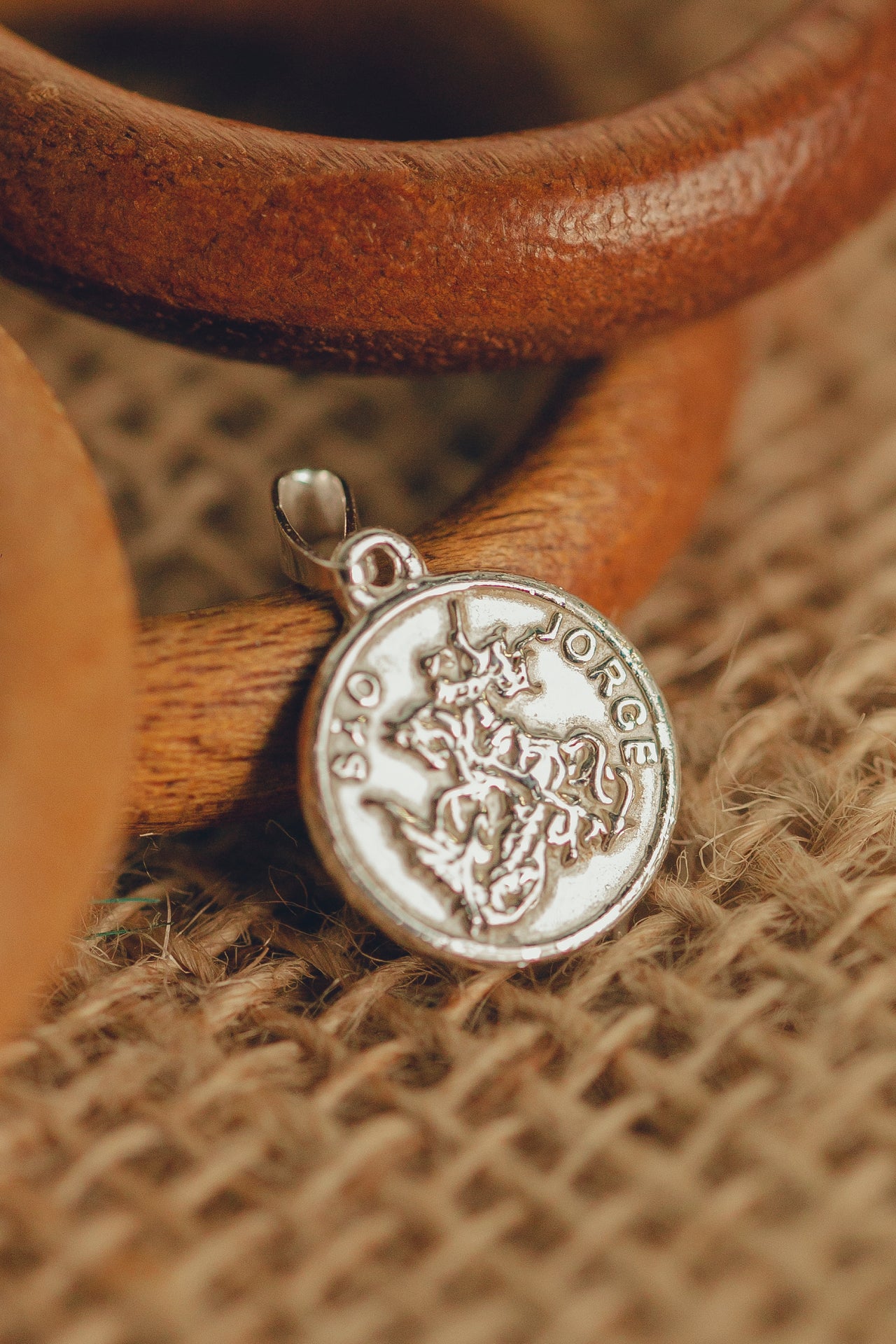 PINGENTE DE PRATA MINI MEDALHA SÃO JORGE
