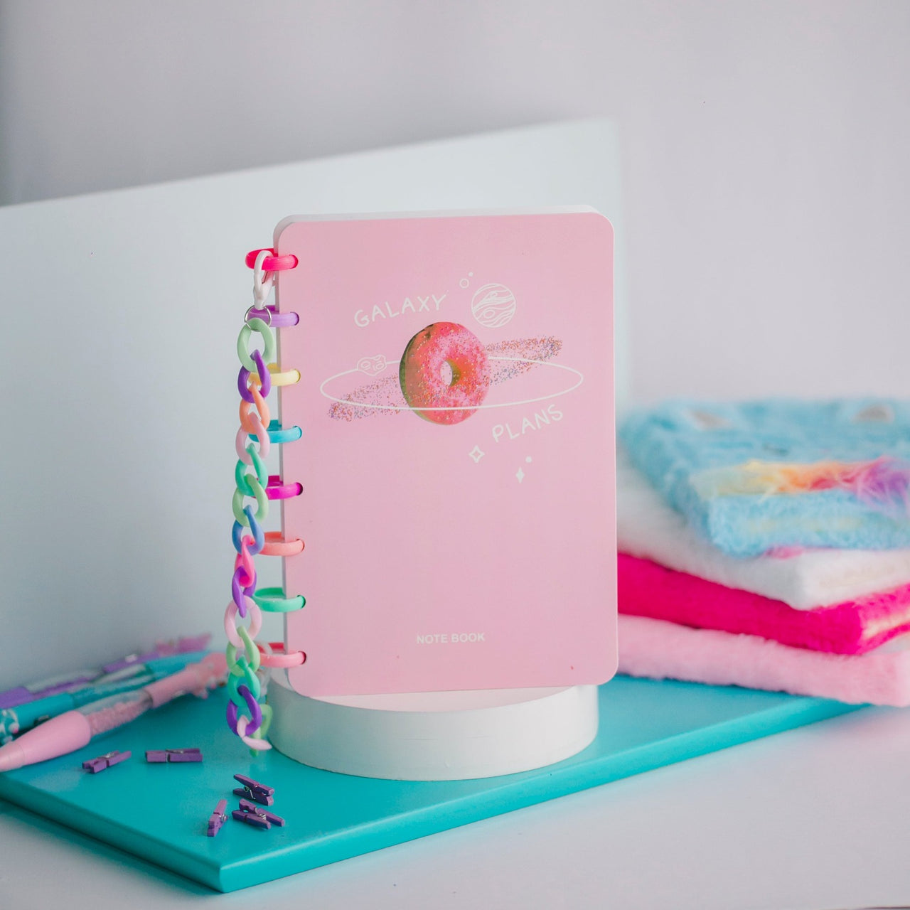 CADERNO DONUTS OI FOFA