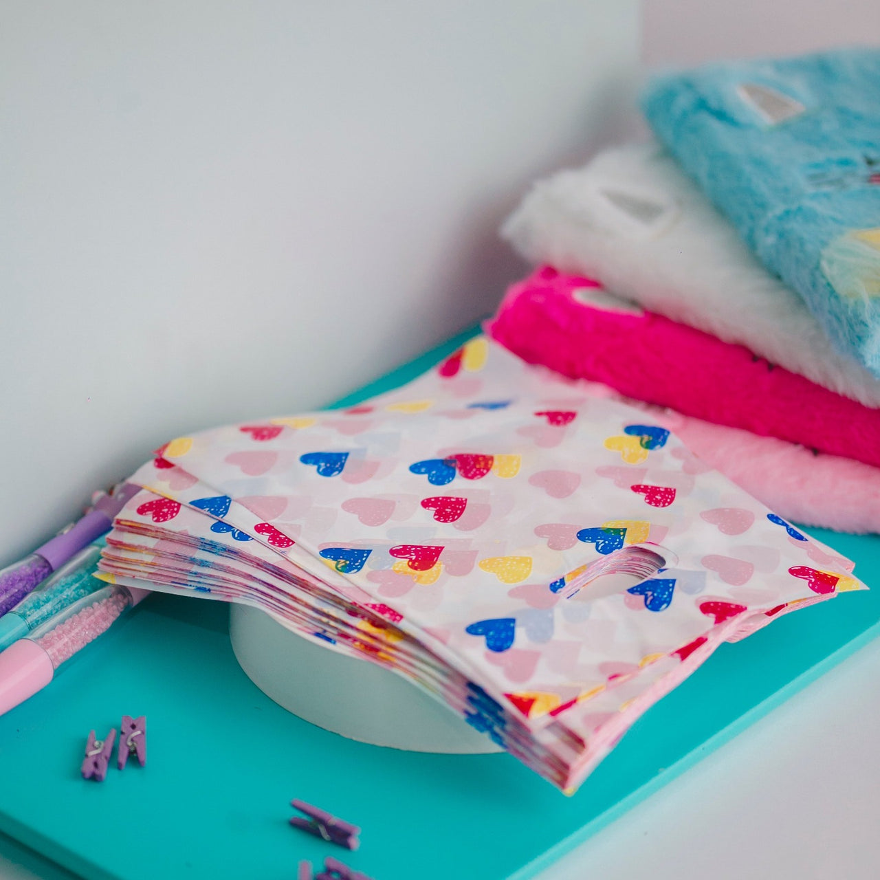 SACOLA PLASTICA DE CORAÇÃO COM 100 UNIDADES  OI FOFA