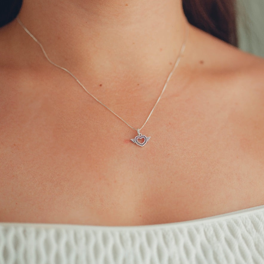 PINGENTE DE PRATA ENVELHECIDA CORAÇÃO COM ASAS