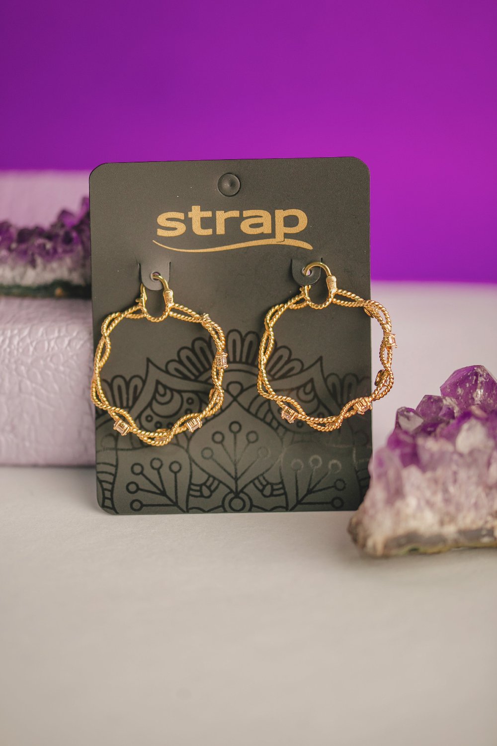 BRINCO DE PRESSÃO COM ZIRCÔNIA FOLHEADO A OURO 18K