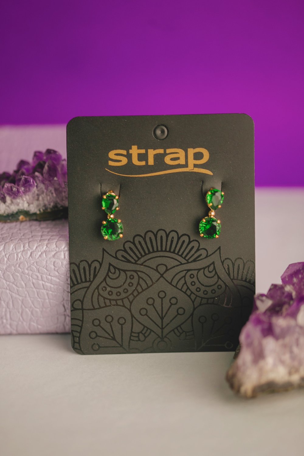 BRINCO PEDRA VERDE FOLHEADO A OURO 18K