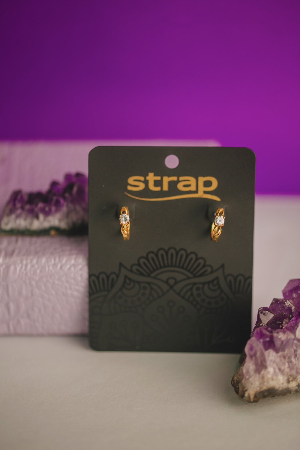 BRINCO ARGOLA COM ZIRCÔNIA FOLHEADO A OURO 18K
