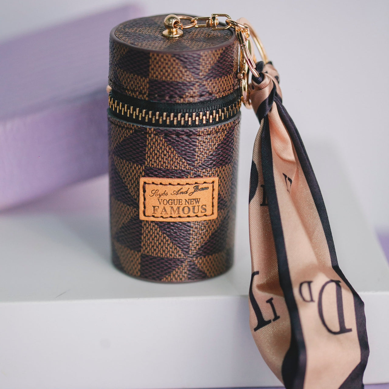 NECESSAIRE CHAVEIRO TRIANGULO OI FOFA