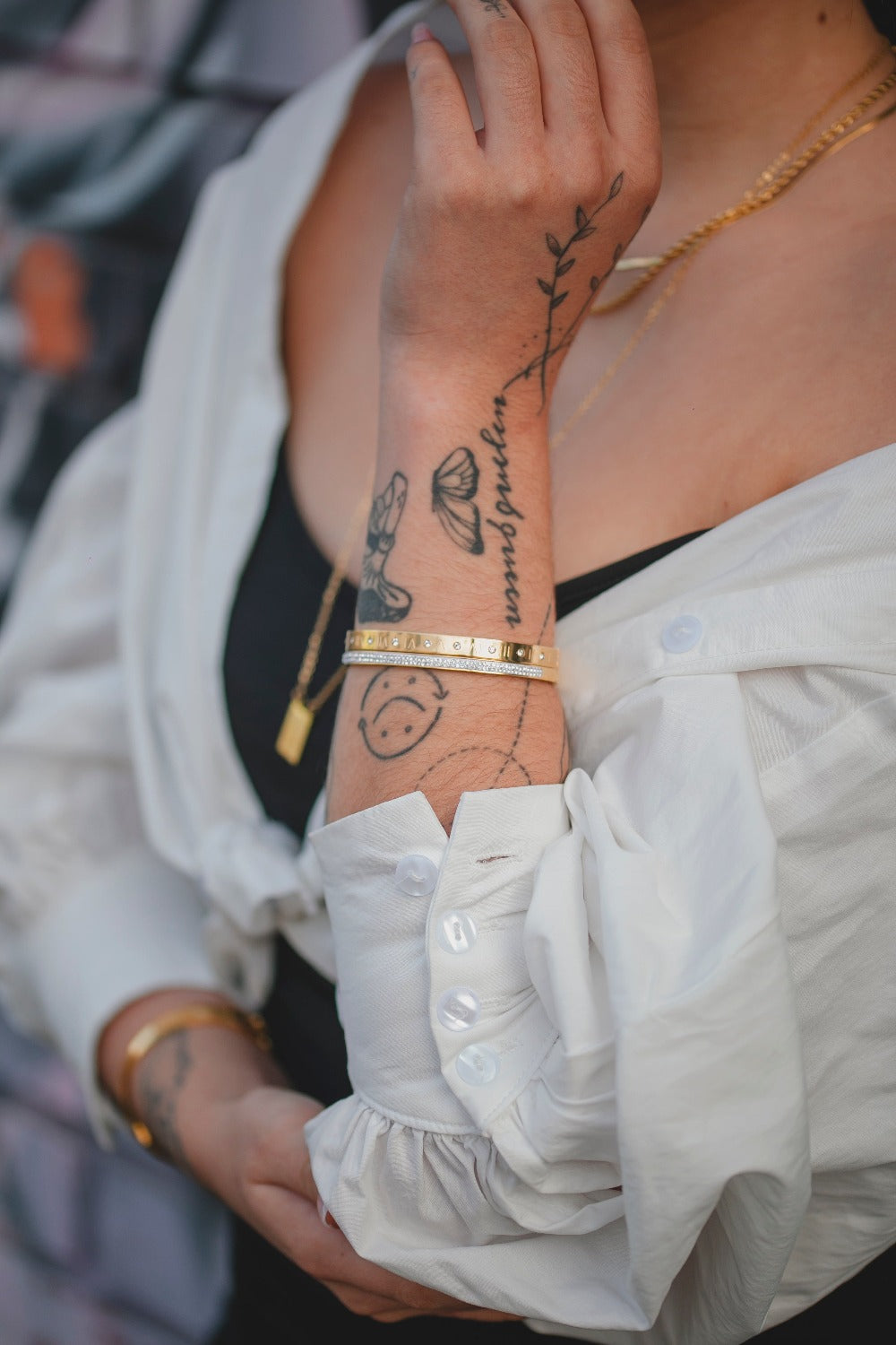 BRACELETE NUMEROS ROMANOS DOURADO EM AÇO INOX