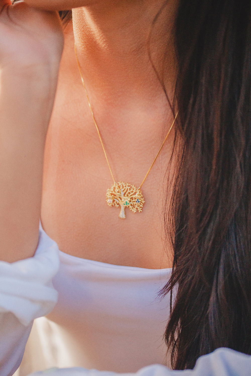 COLAR ÁRVORE DA VIDA COM ZIRCONIA COLORIDA FOLHEADO A OURO 18K