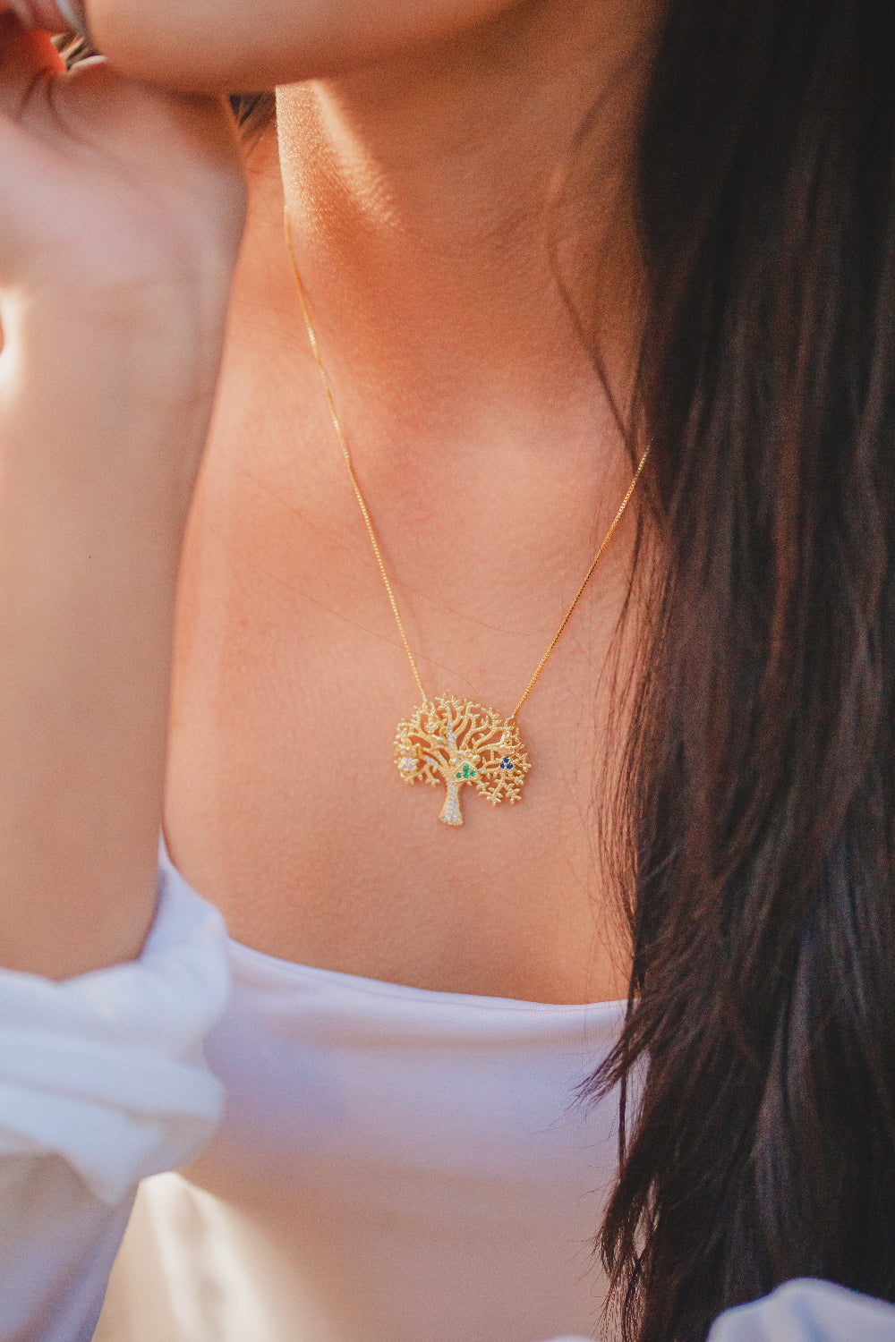 COLAR ÁRVORE DA VIDA COM ZIRCONIA COLORIDA FOLHEADO A OURO 18K