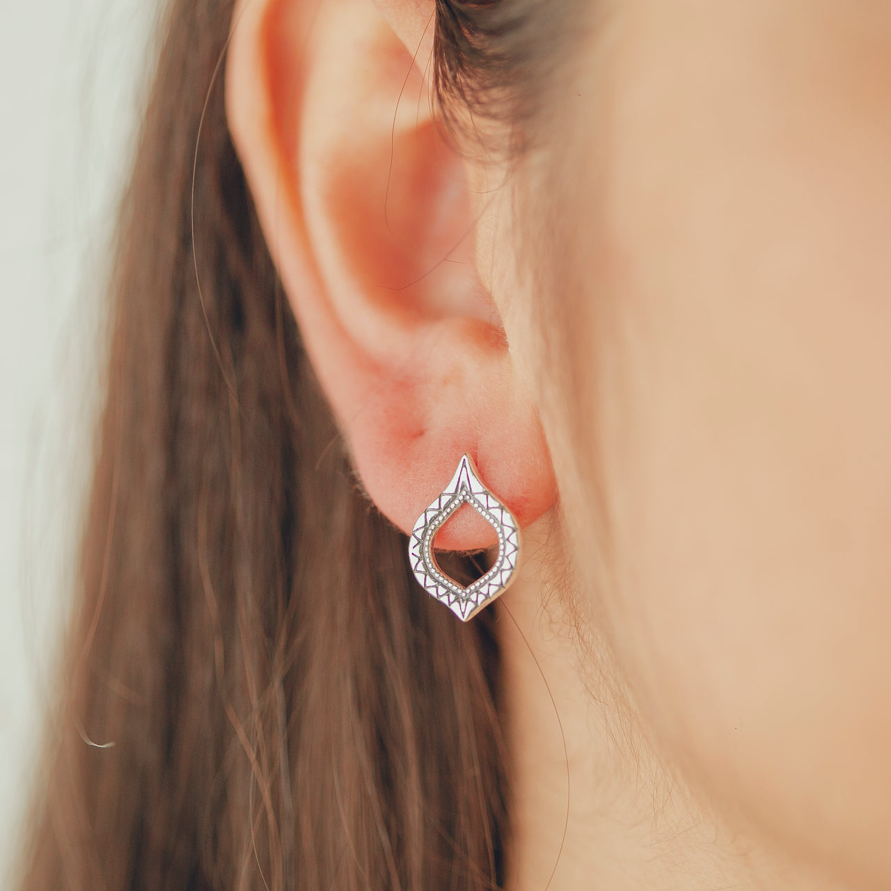 BRINCO DE PRATA ENVELHECIDA GOTA TRIBAL