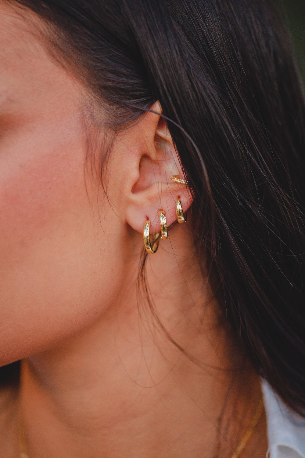 BRINCO ARGOLA LISA G FOLHEADO A OURO 18K