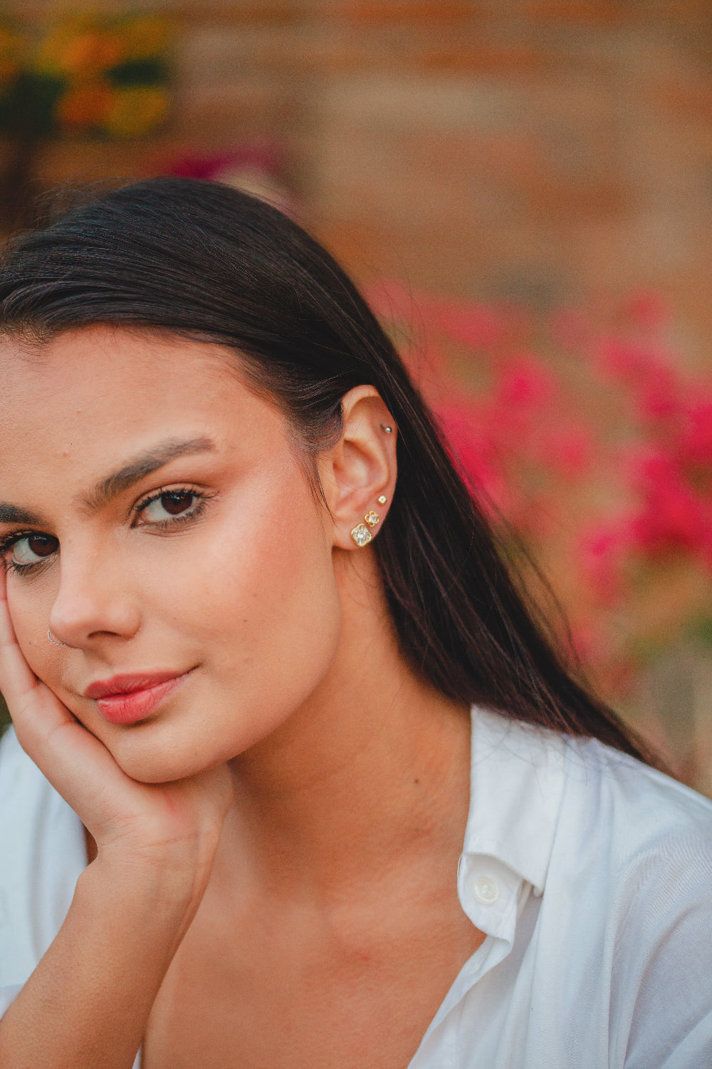 BRINCO FLOR COM ZIRCONIA FOLHEADO A OURO 18K