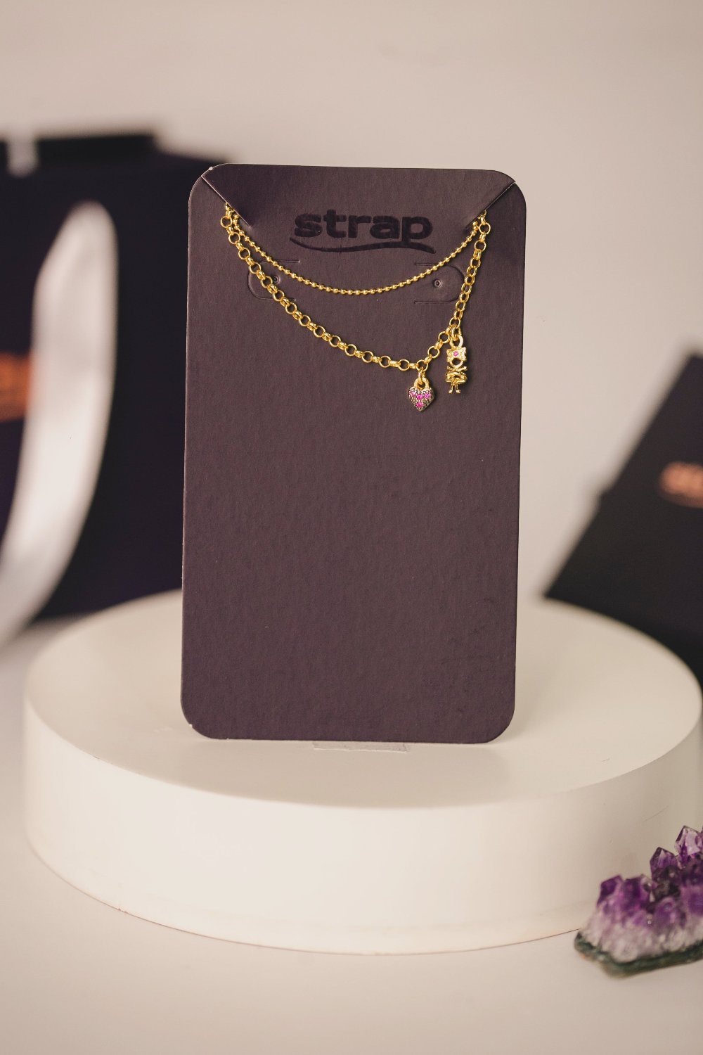 PULSEIRA COM PINGENTES DE PRINCESA E CORAÇÃO COM ZIRCÔNIAS FOLHEADO A OURO 18K