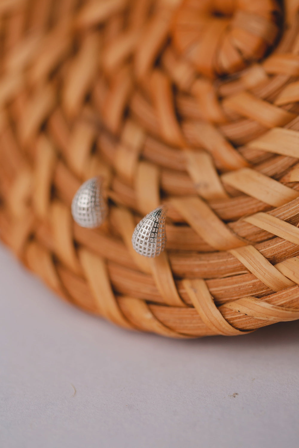 BRINCO DE PRATA 925 GOTA VAZADA MINI