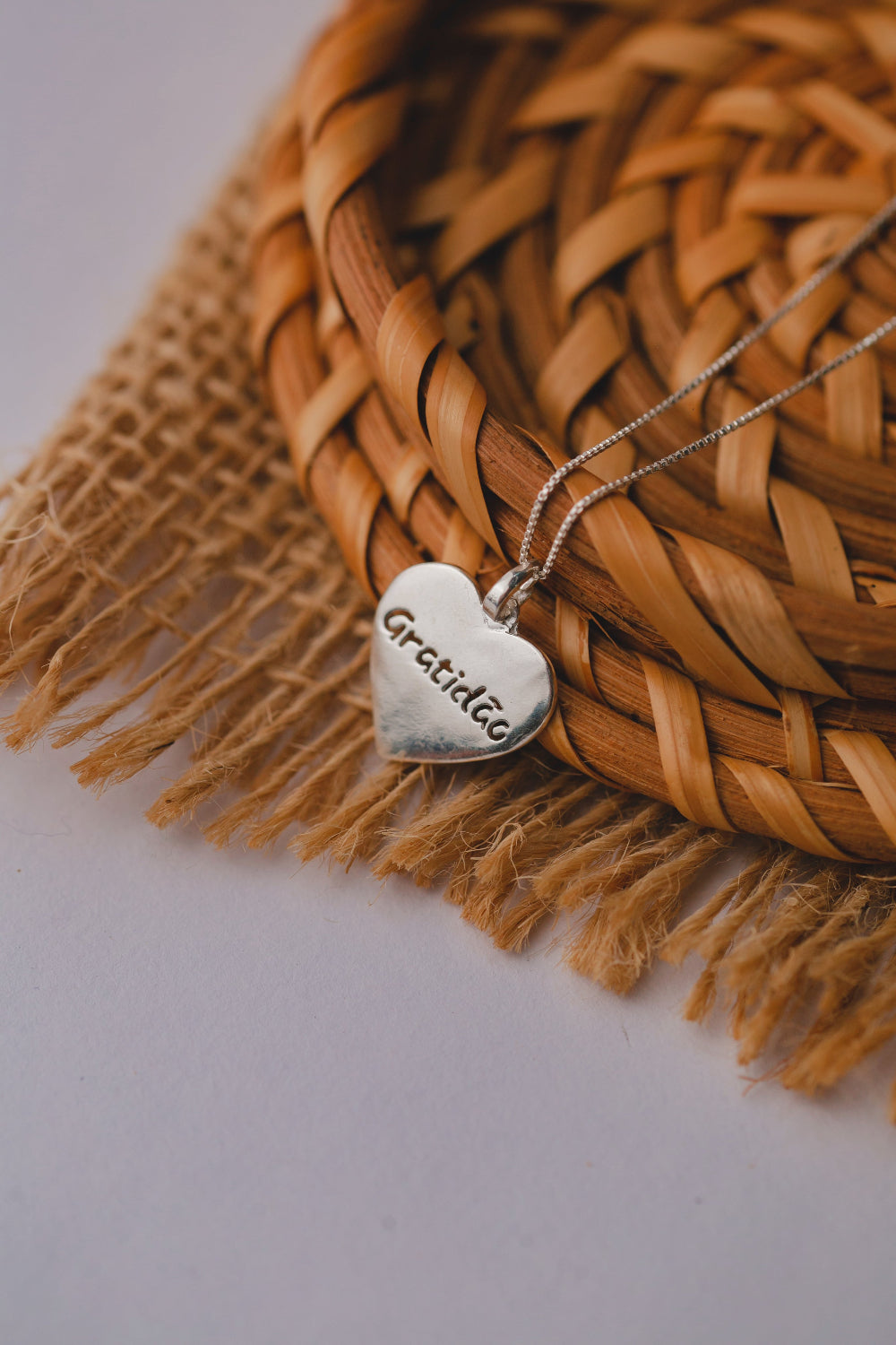 COLAR DE PRATA 925 COM CORAÇÃO ESCRITO GRATIDÃO