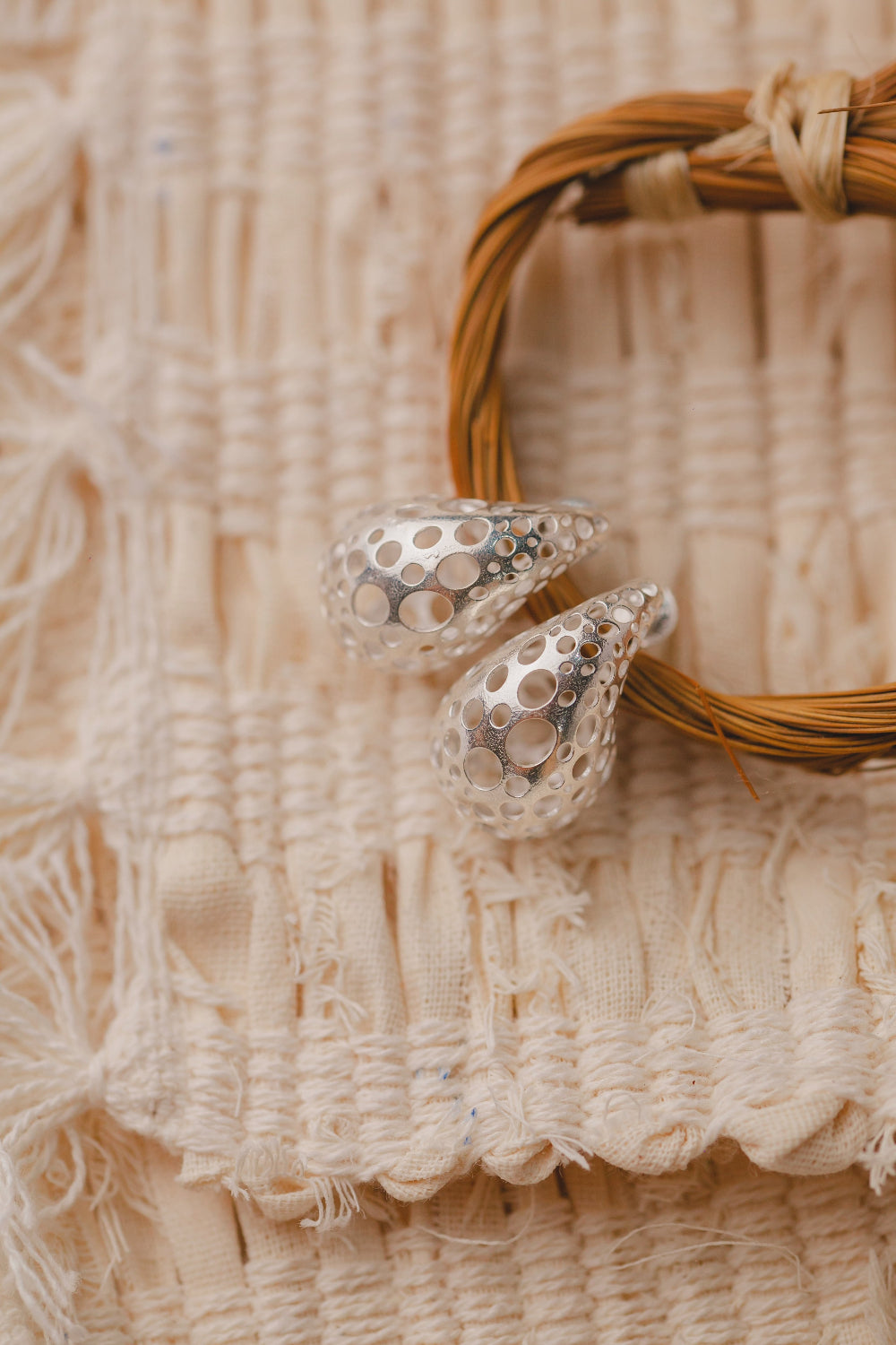 BRINCO DE PRATA 925 GOTA VAZADA DE BOLAS GRANDE