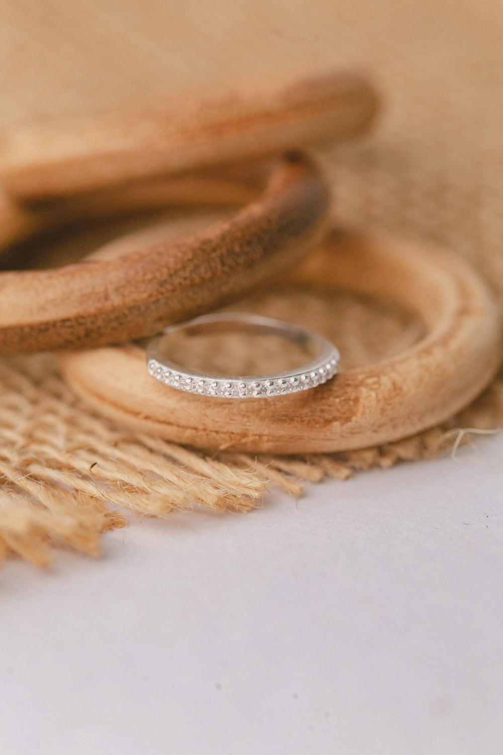 ANEL DE PRATA FILEIRA CRAVEJADA