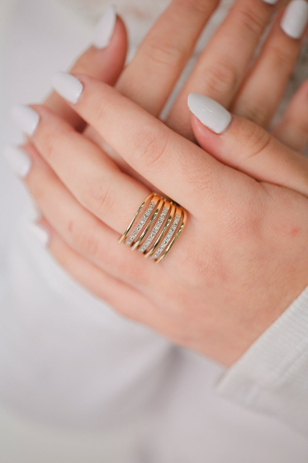 ANEL SETE ELOS CRAVEJADO DE ZIRCÔNIAS FOLHEADO A OURO 18K