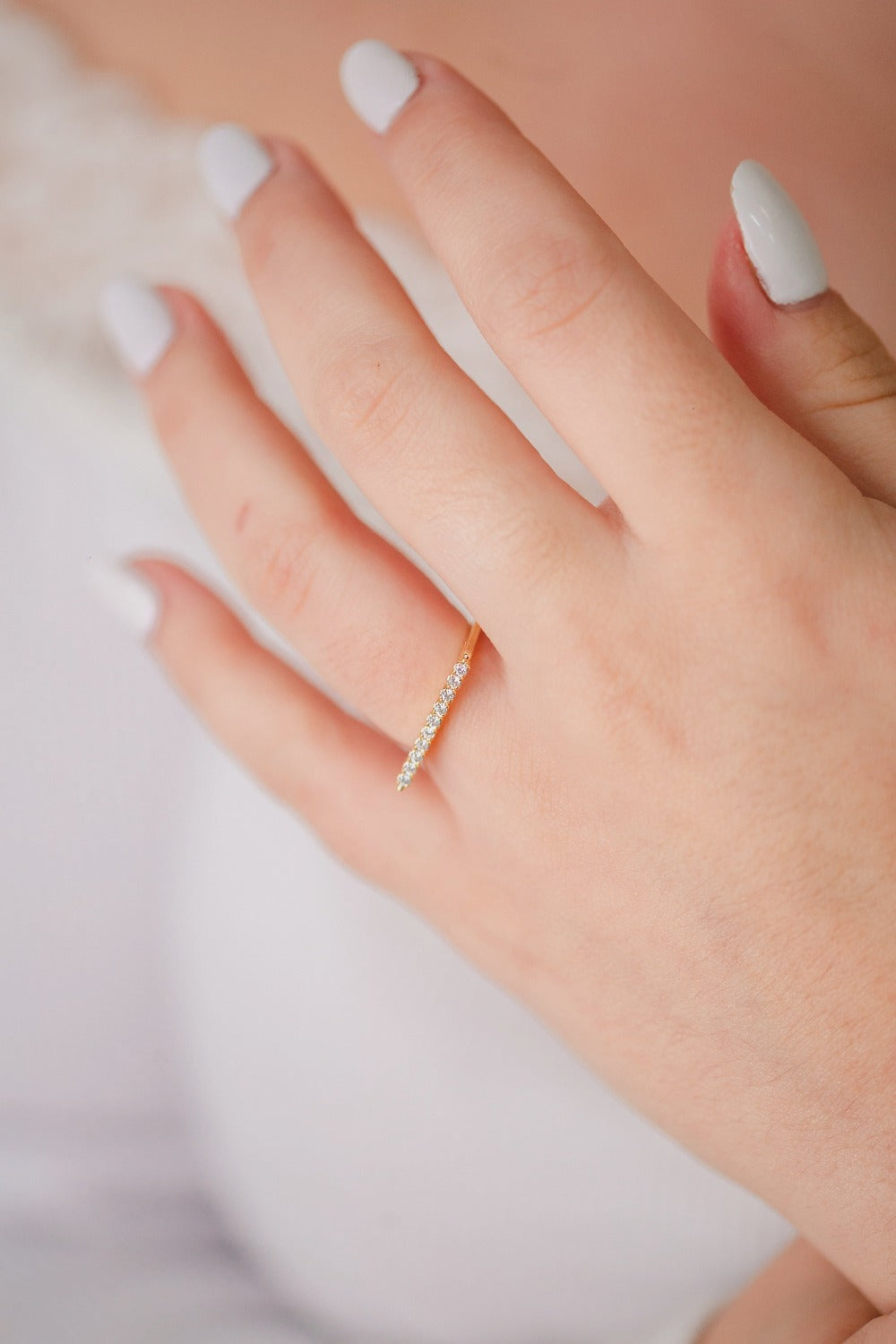 ANEL QUADRADO FININHO COM ZIRCONIAS BRANCAS FOLHEADO A OURO 18K