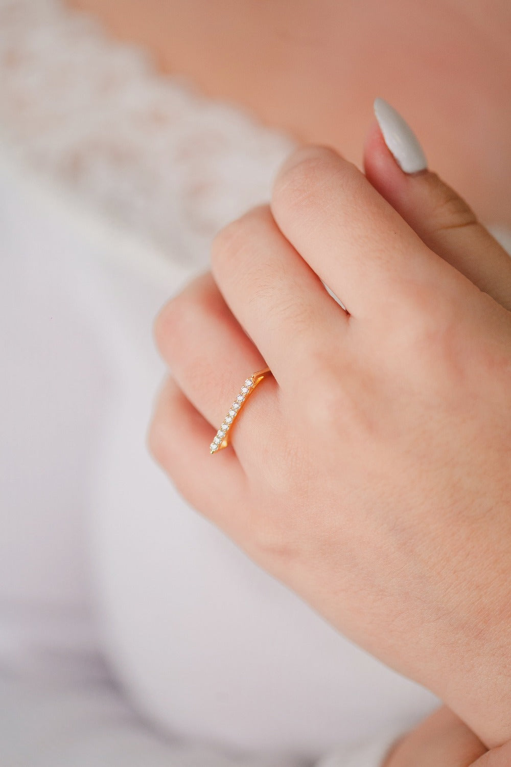 ANEL QUADRADO FININHO COM ZIRCONIAS BRANCAS FOLHEADO A OURO 18K