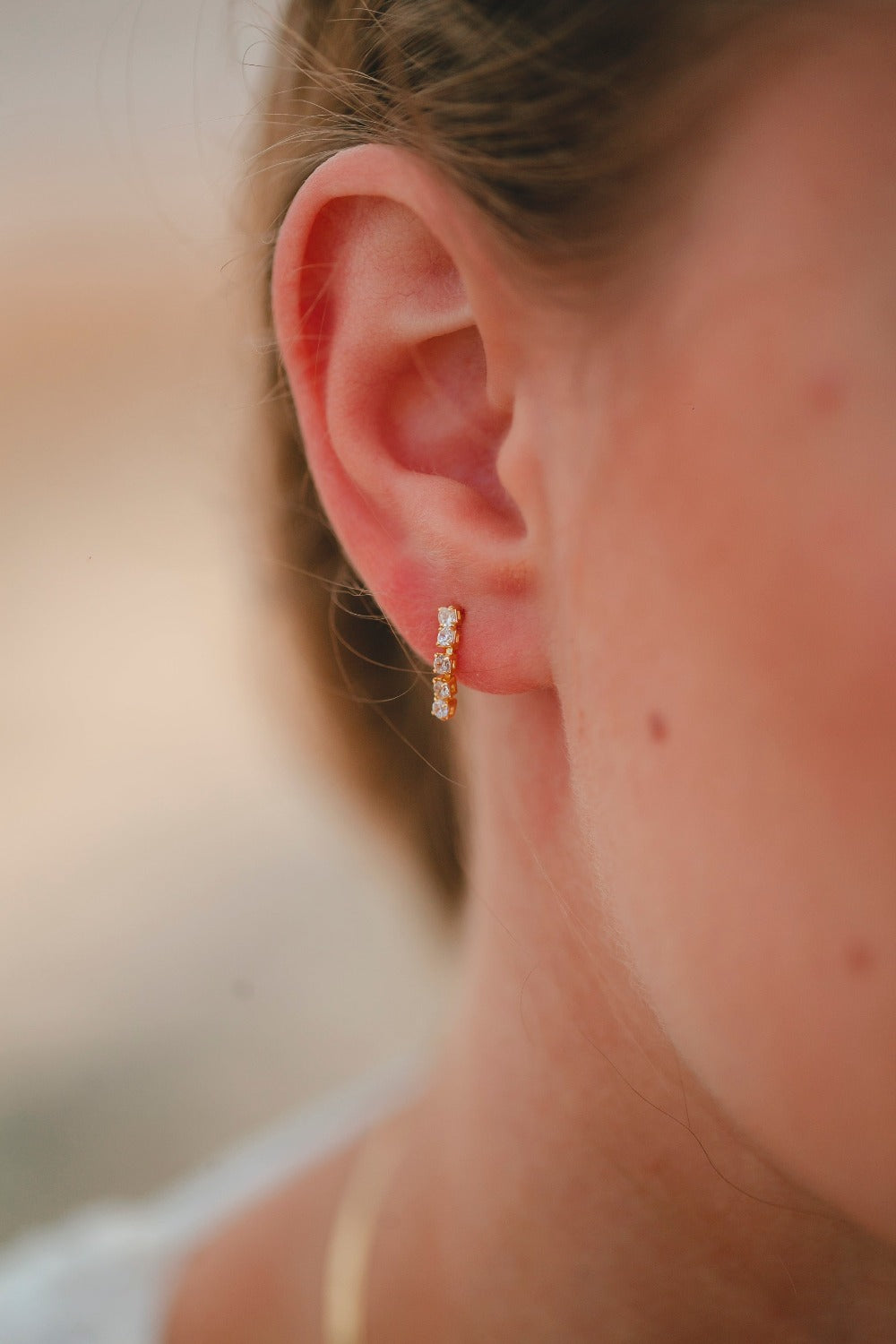 BRINCO 5 ZIRCÔNIAS FOLHEADO A OURO 18K