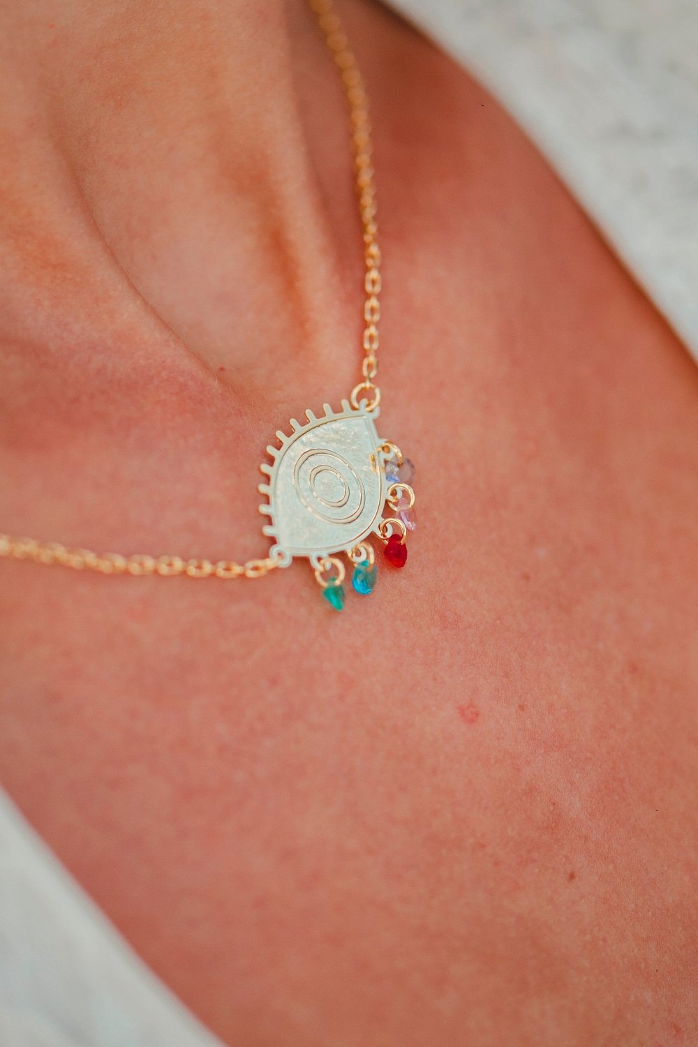 COLAR OLHO GREGO COM CRISTAIS COLORIDOS FOLHEADO A OURO 18K