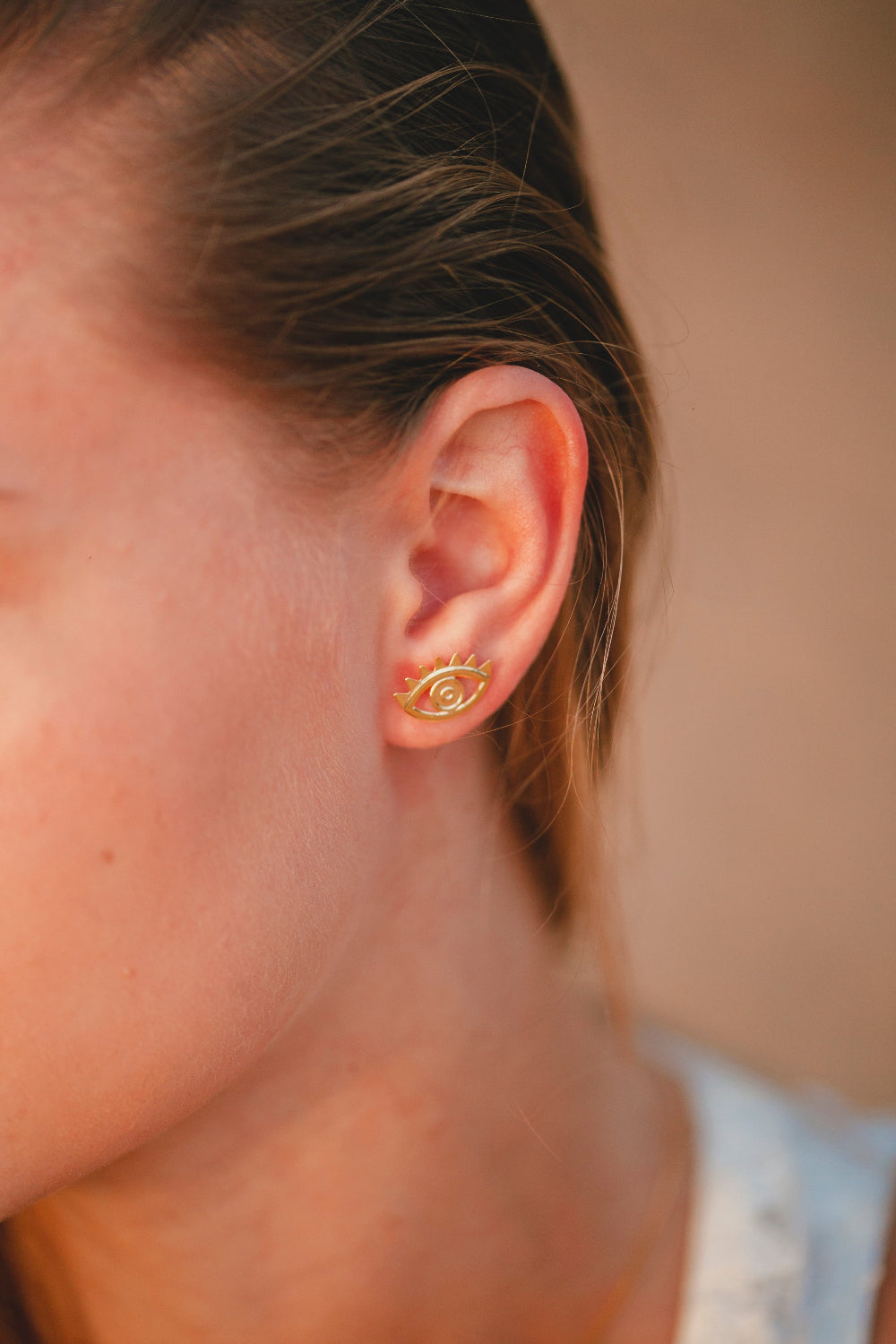 BRINCO OLHO VAZADO FOLHEADO A OURO 18K