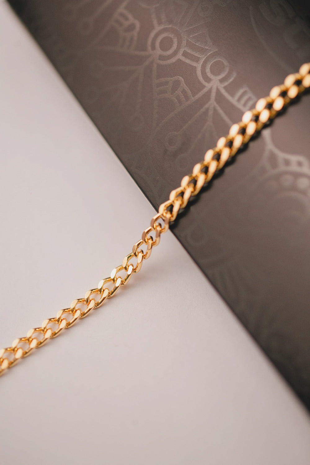 PULSEIRA ELOS GRUMET FINA FOLHEADA A OURO 18K