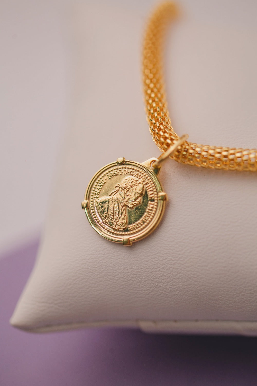 PULSEIRA MOEDA COM MALHA OCA FOLHEADA A OURO 18K