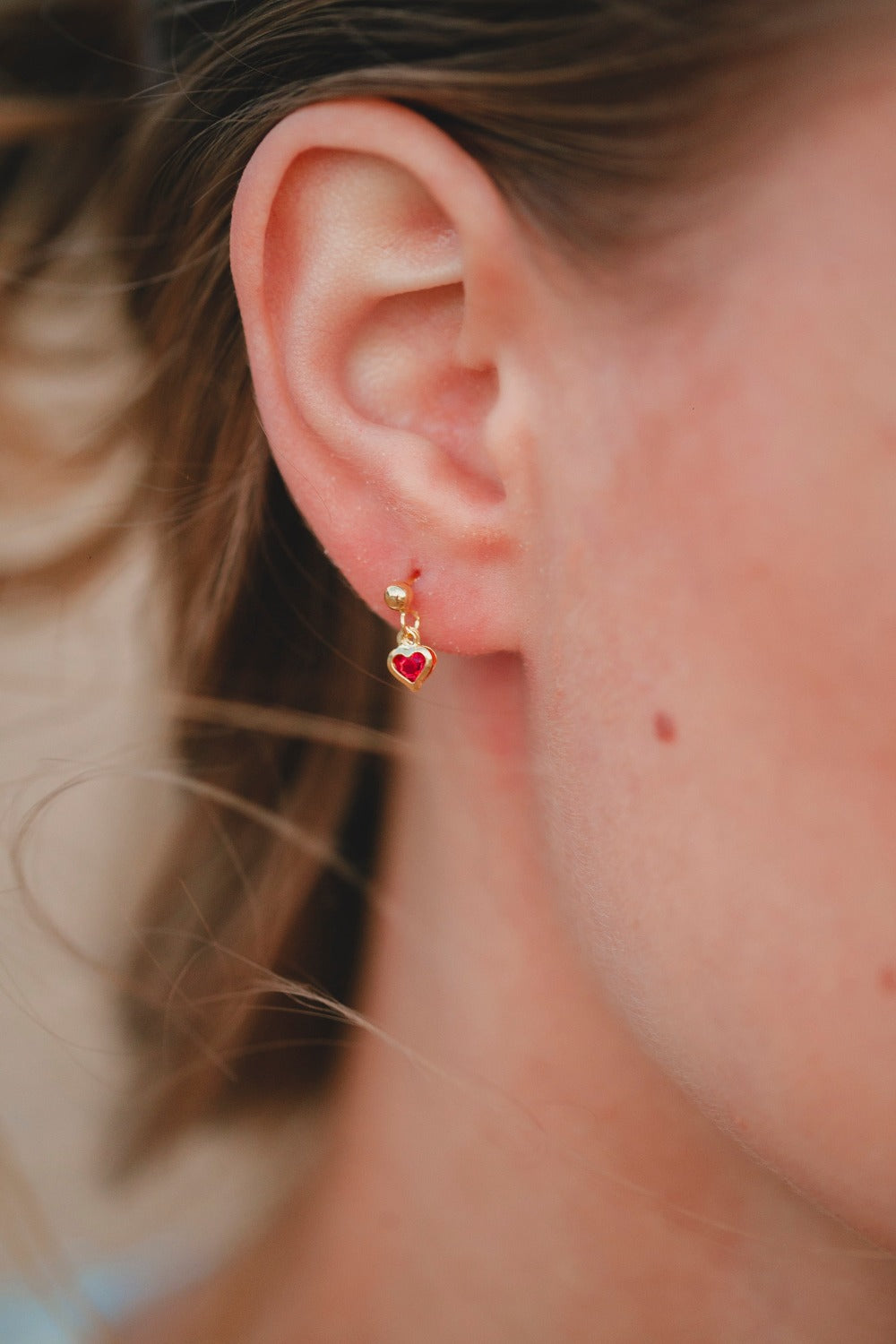 DUPLA BRINCO COM CORAÇÃO DE ZIRCÔNIA ROSA FOLHEADO A OURO 18K