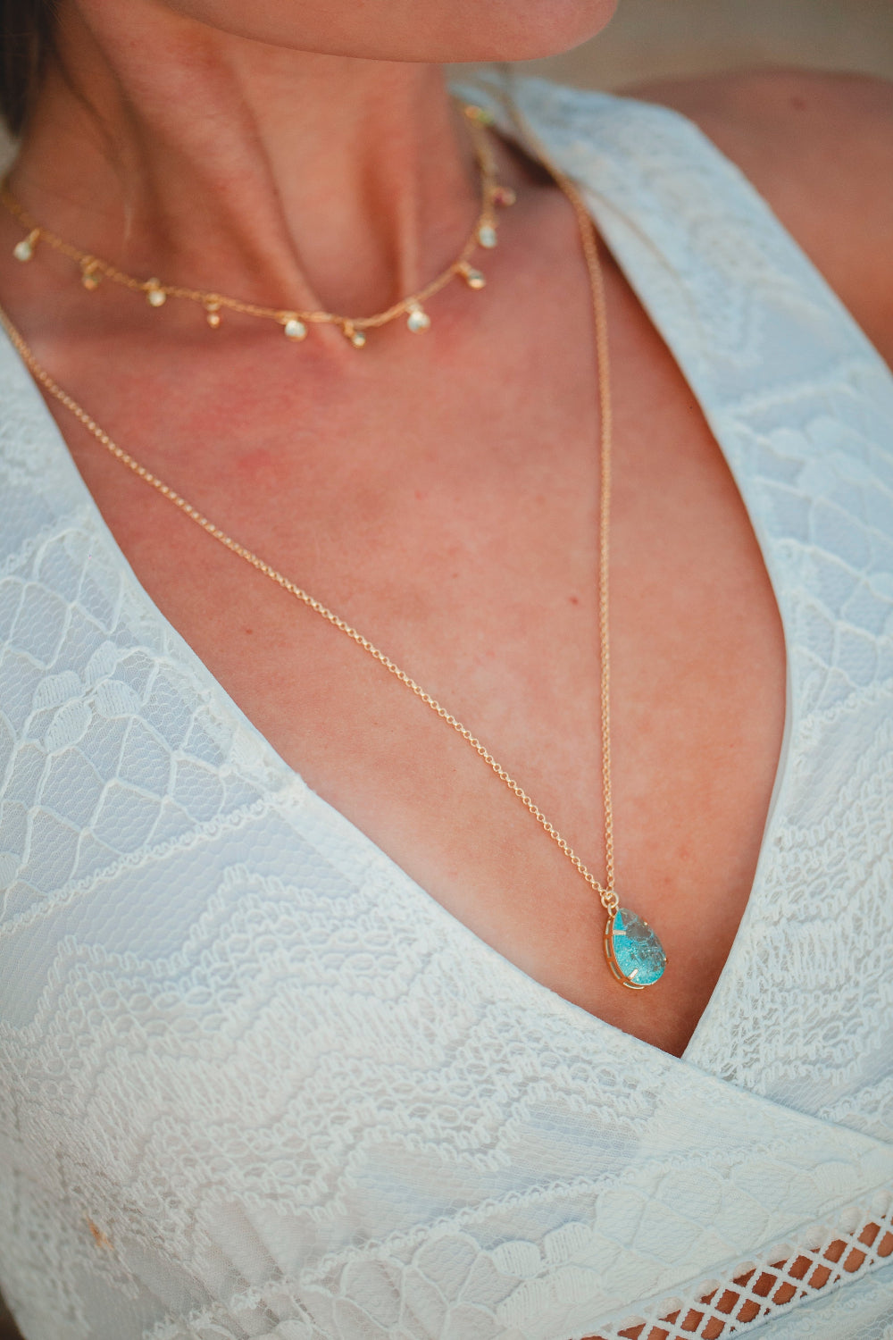 COLAR PEDRA FUSION AZUL CLARO FOLHEADO A OURO 18K