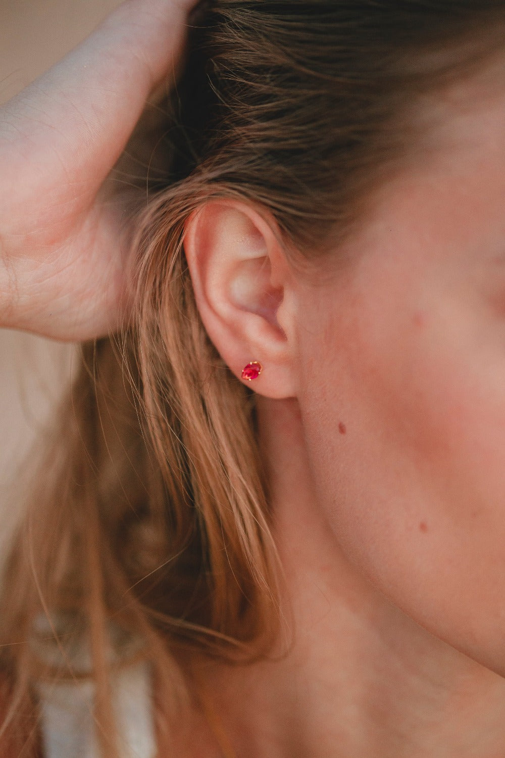 BRINCO GOTA ZIRCÔNIA PINK FOLHEADO A OURO 18K