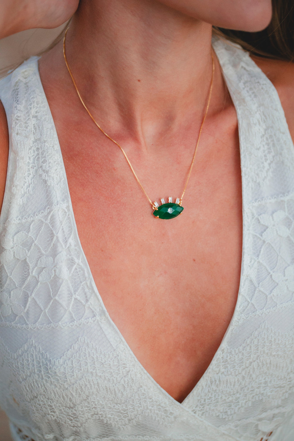 COLAR PEDRA VERDE E CILIOS DE ZIRCONIA FOLHEADO A OURO 18K