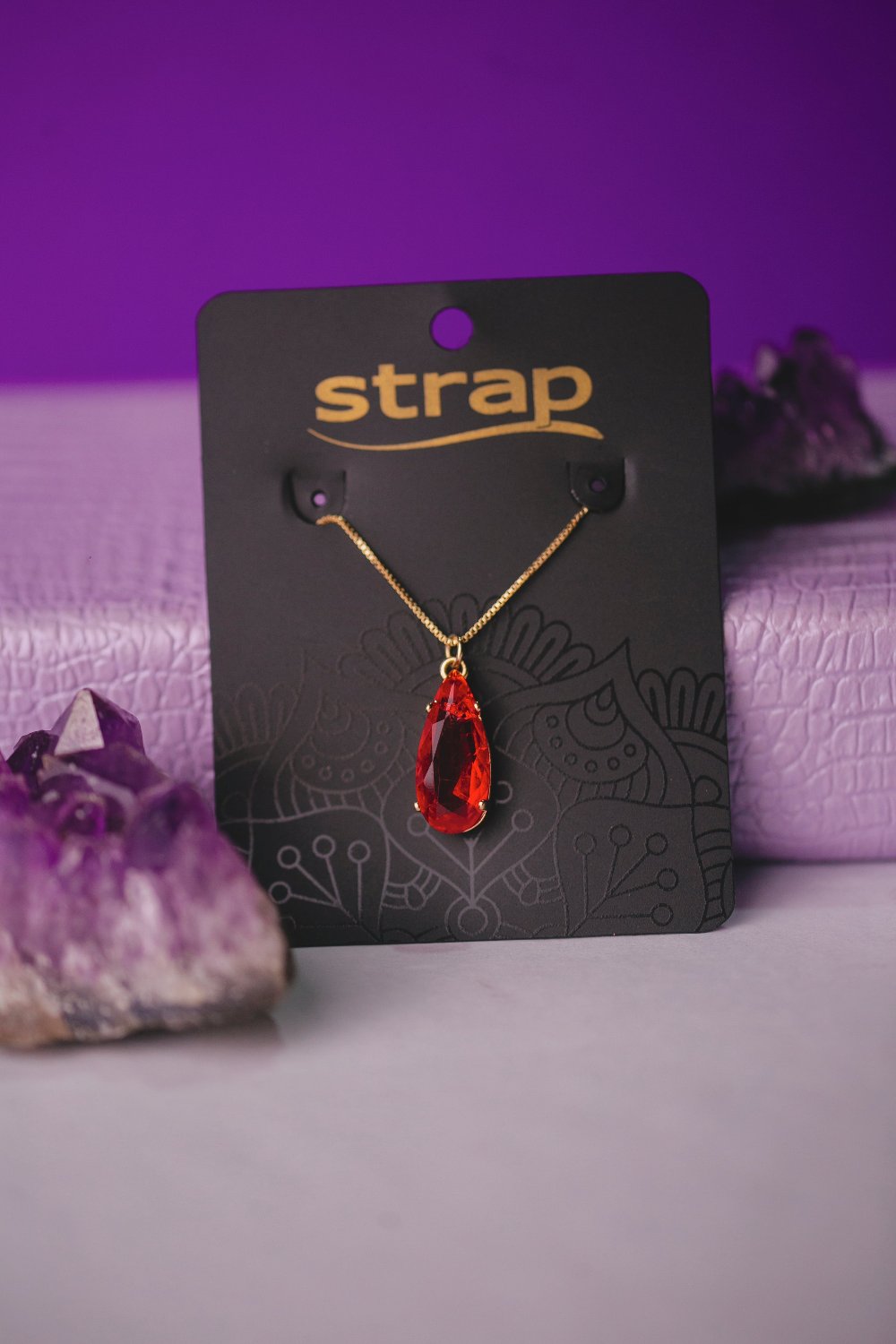 COLAR PEDRA VERMELHA FOLHEADO A OURO 18K