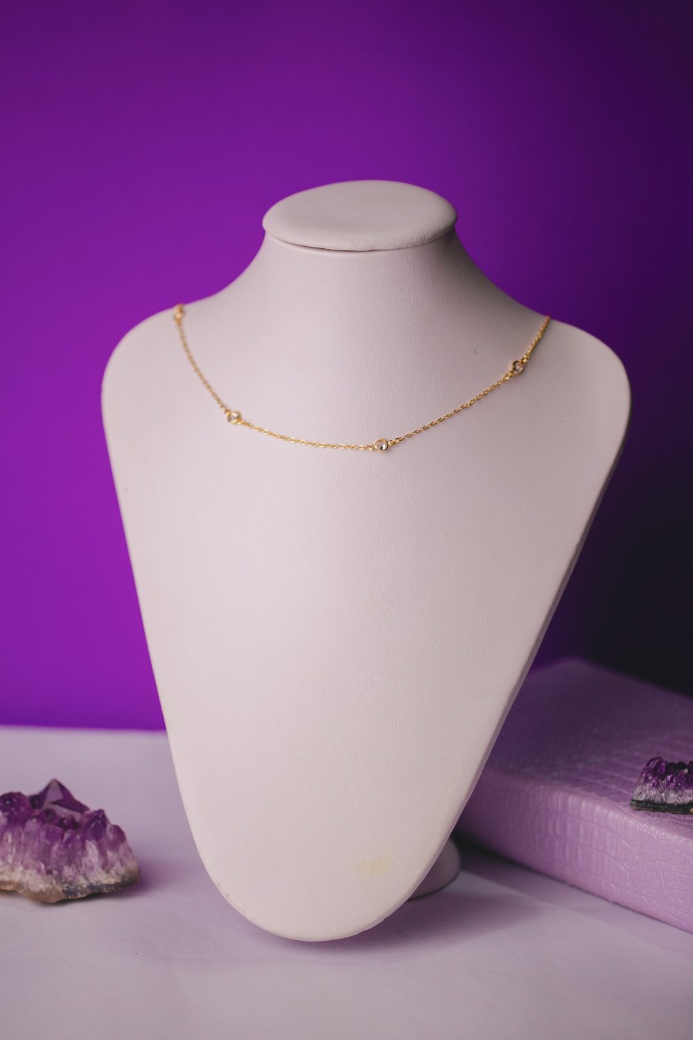 COLAR COM PEDRAS FOLHEADO A OURO 18K