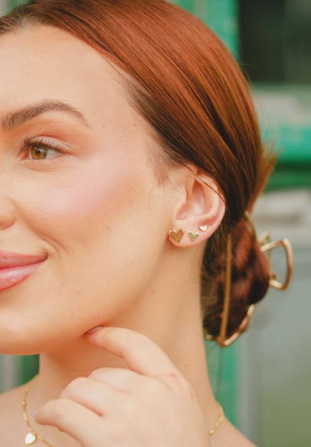 BRINCO MINI TRIO CORAÇÕES FOLHEADO A OURO 18K