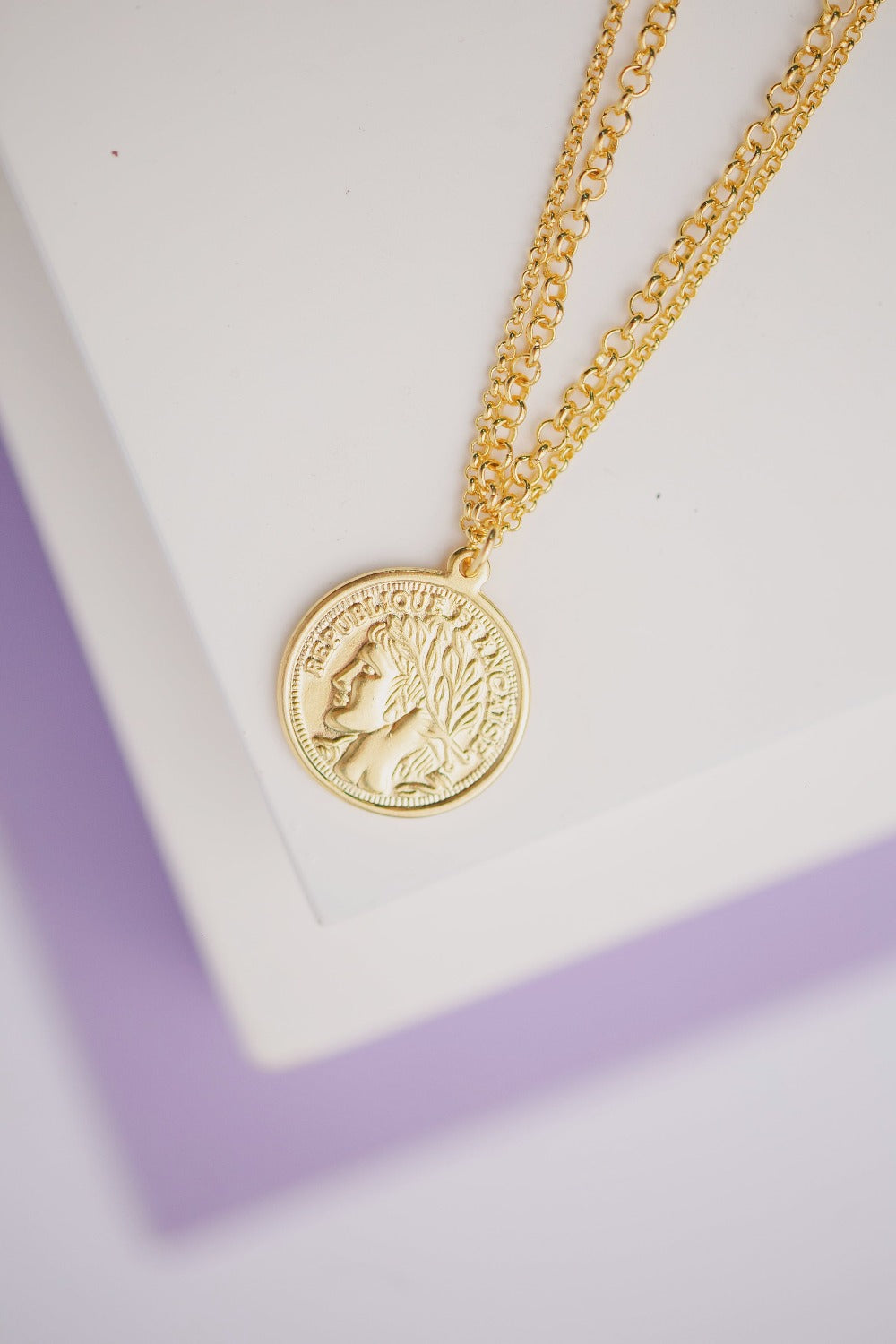 PULSEIRA MOEDA E ELO PORTUGUES COM TRANCA FOLHEADA A OURO 18K