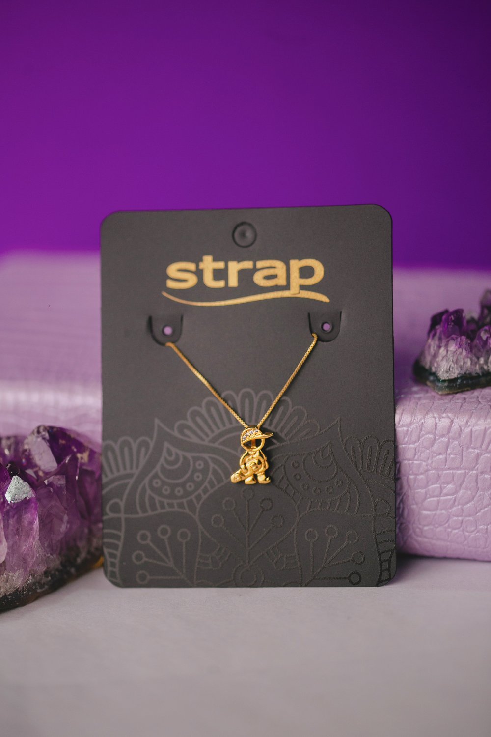 COLAR MENINO COM SKATE FOLHEADO A OURO 18K