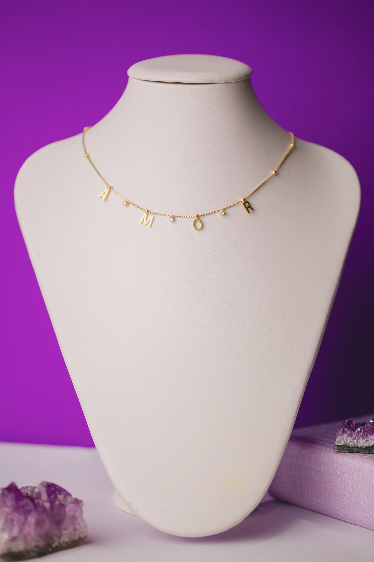 COLAR AMOR COM ZIRCÔNIAS FOLHEADO A OURO 18K