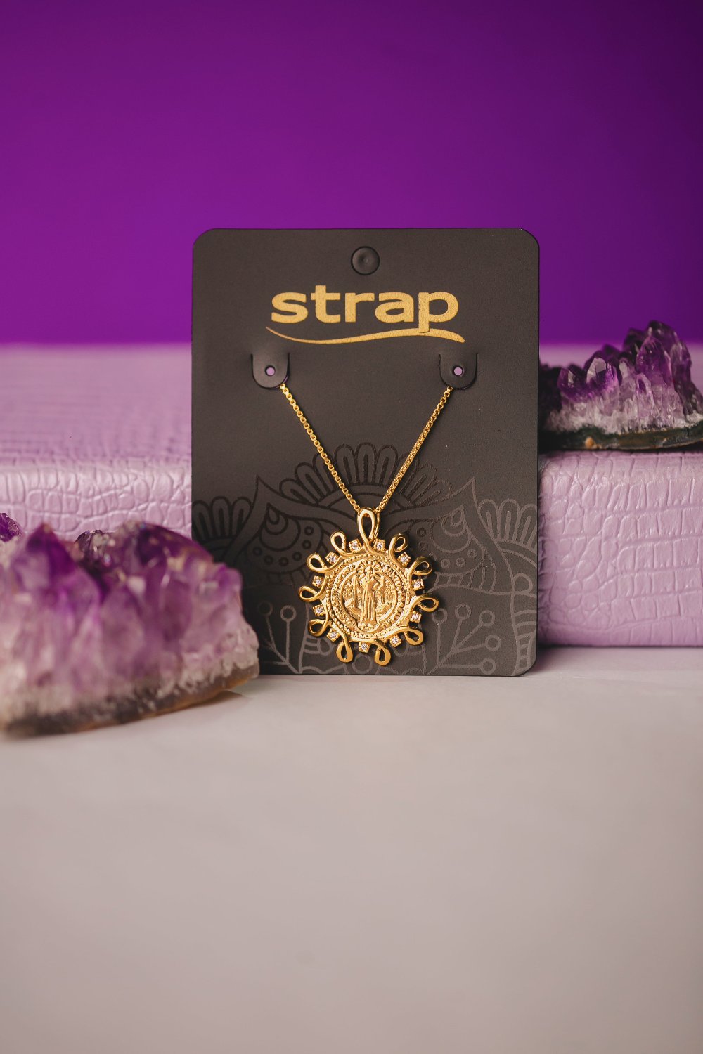 COLAR MEDALHA SÃO BENTO FOLHEADO A OURO 18K