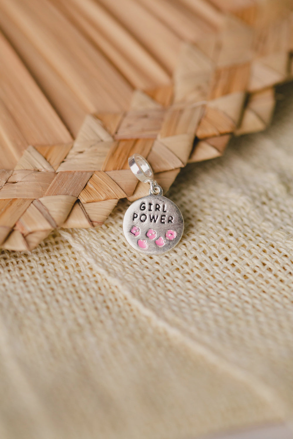 PINGENTE DE PRATA GIRL POWER