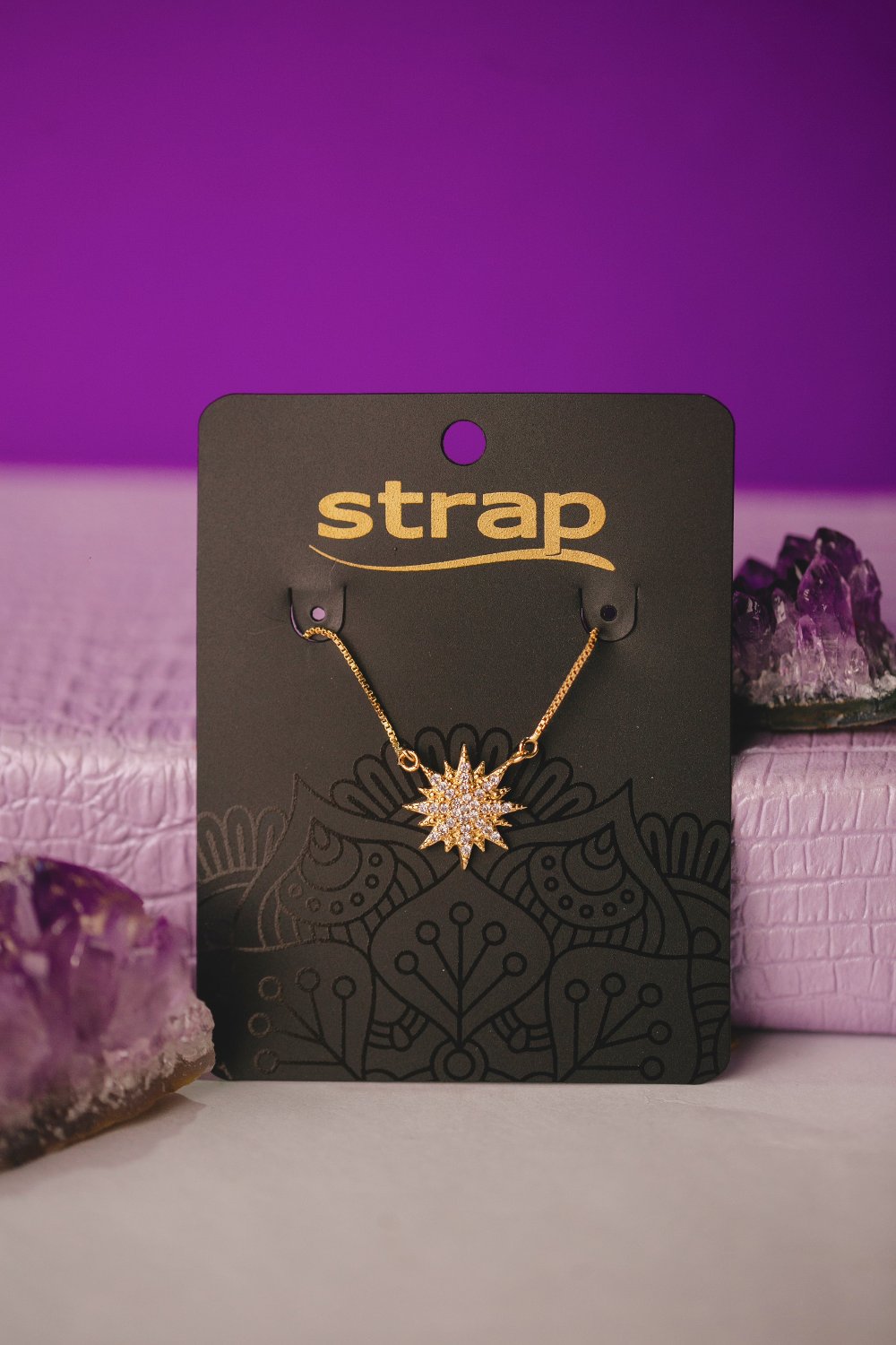 COLAR ESTRELA CRAVEJADO FOLHEADO A OURO 18K