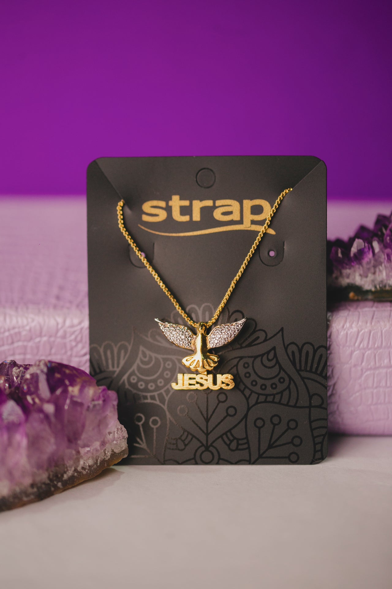 COLAR ESPÍRITO SANTO JESUS FOLHEADO A OURO 18K