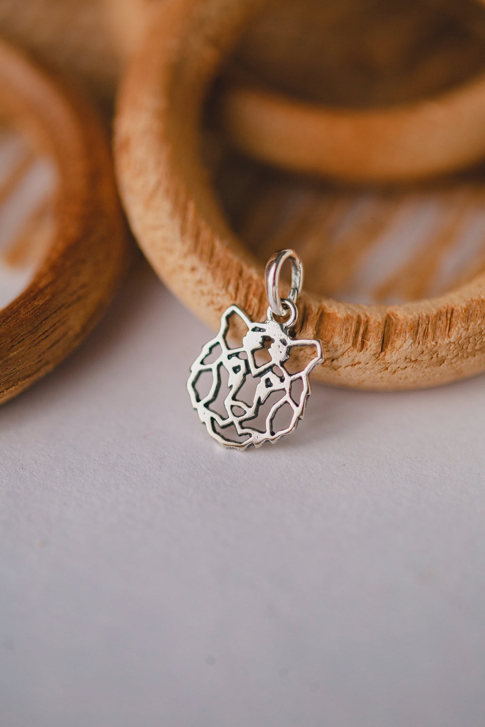 PINGENTE DE PRATA LEÃO TRIBAL