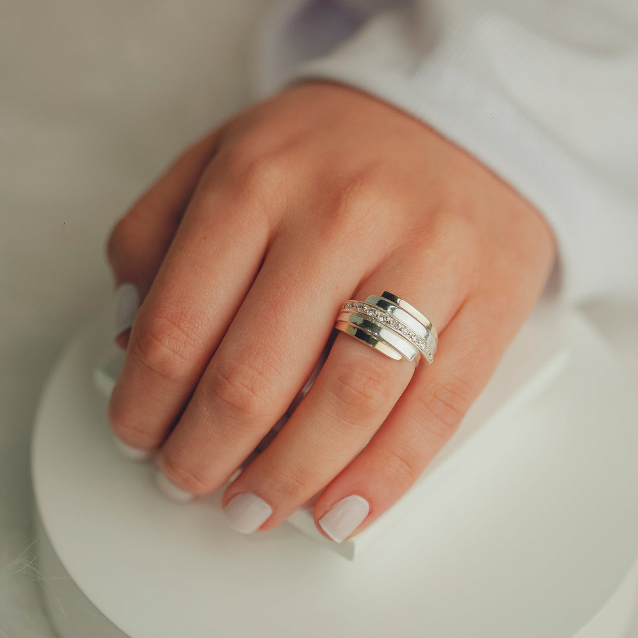 ANEL DE PRATA OVALADO COM FILETE DE OURO