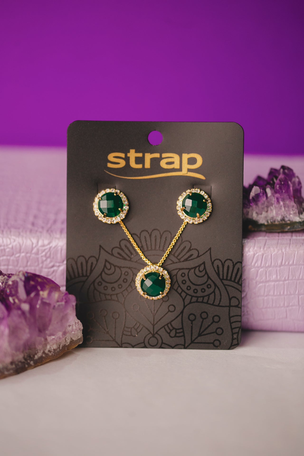 CONJUNTO BRINCO E COLAR PEDRA VERDE FOLHEADO A OURO 18K