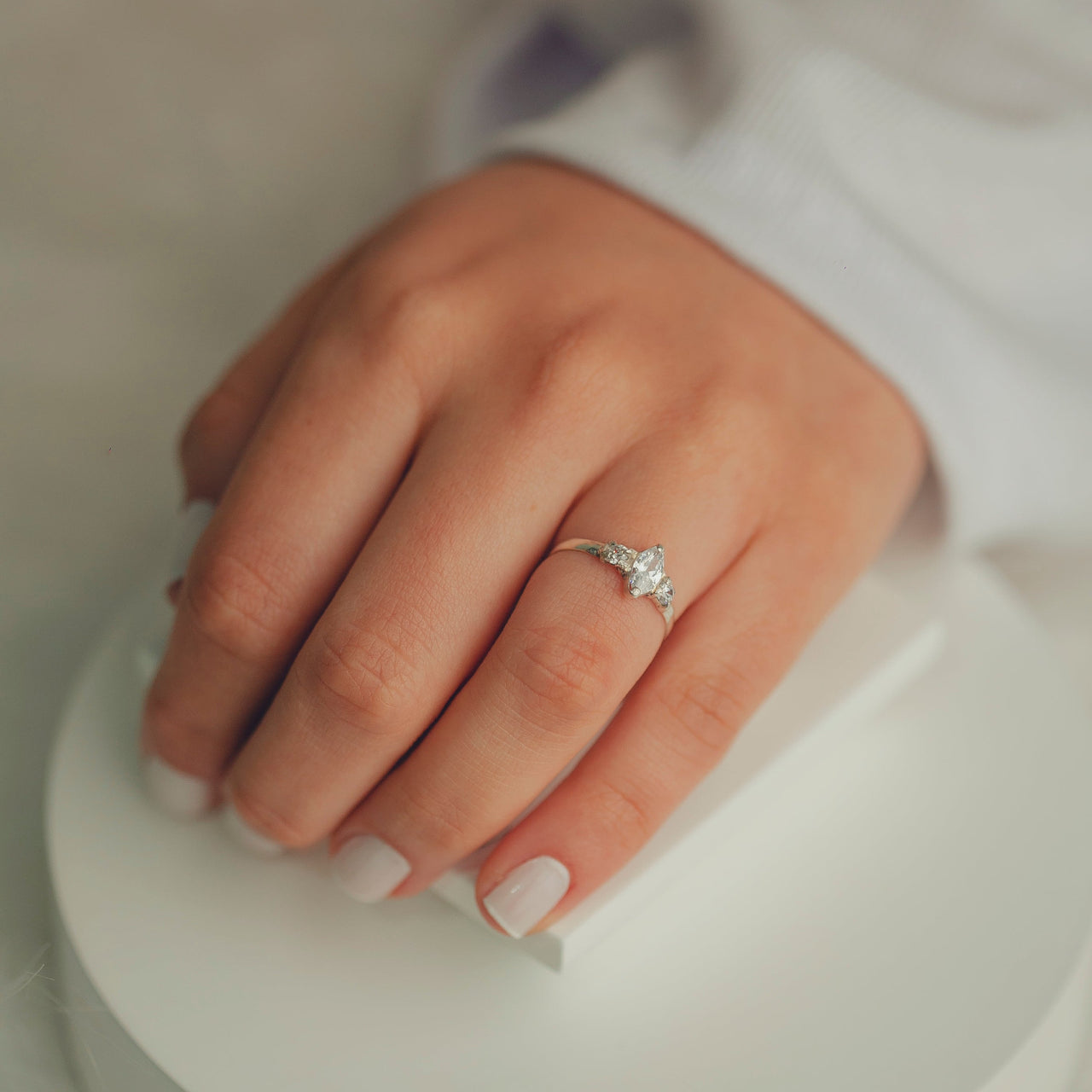 ANEL DE PRATA COM ZIRCONIA NAVETE