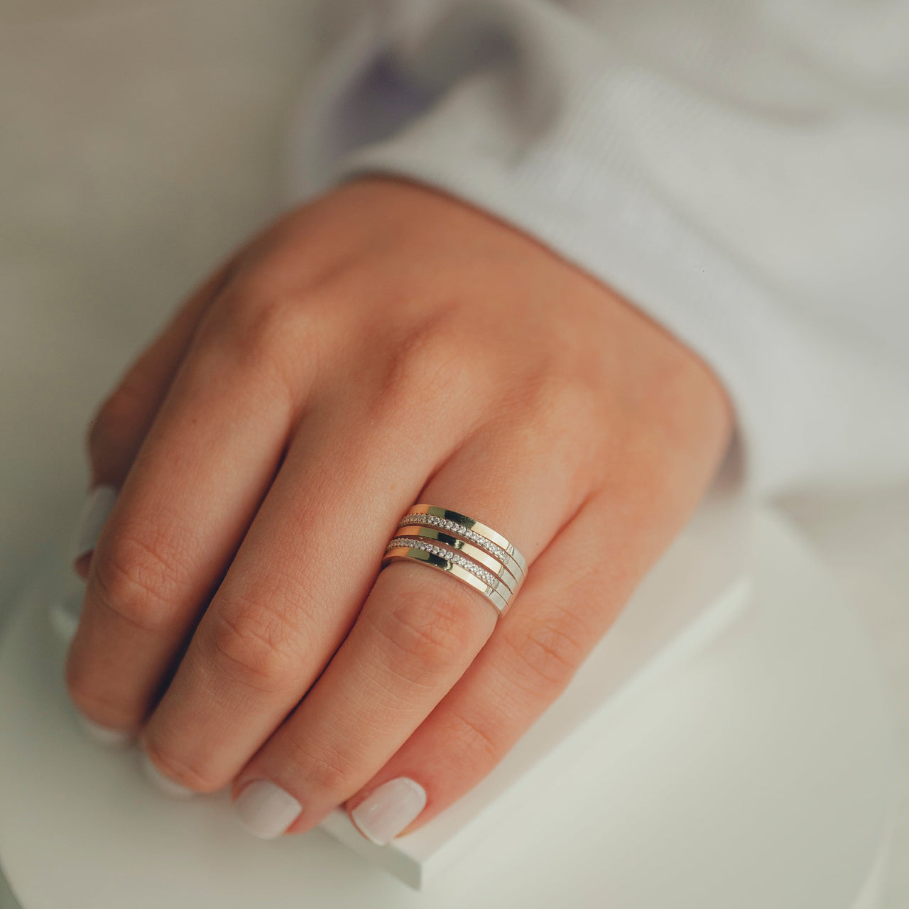 ANEL DE PRATA DOIS FILETES DE ZIRCONIA NO CENTRO