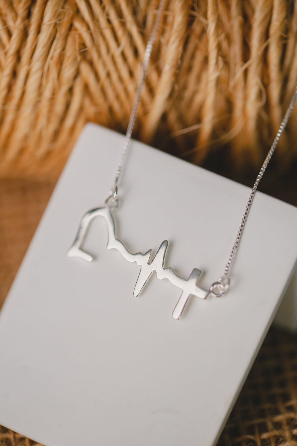 COLAR DE PRATA BATIMENTOS E CRUZ