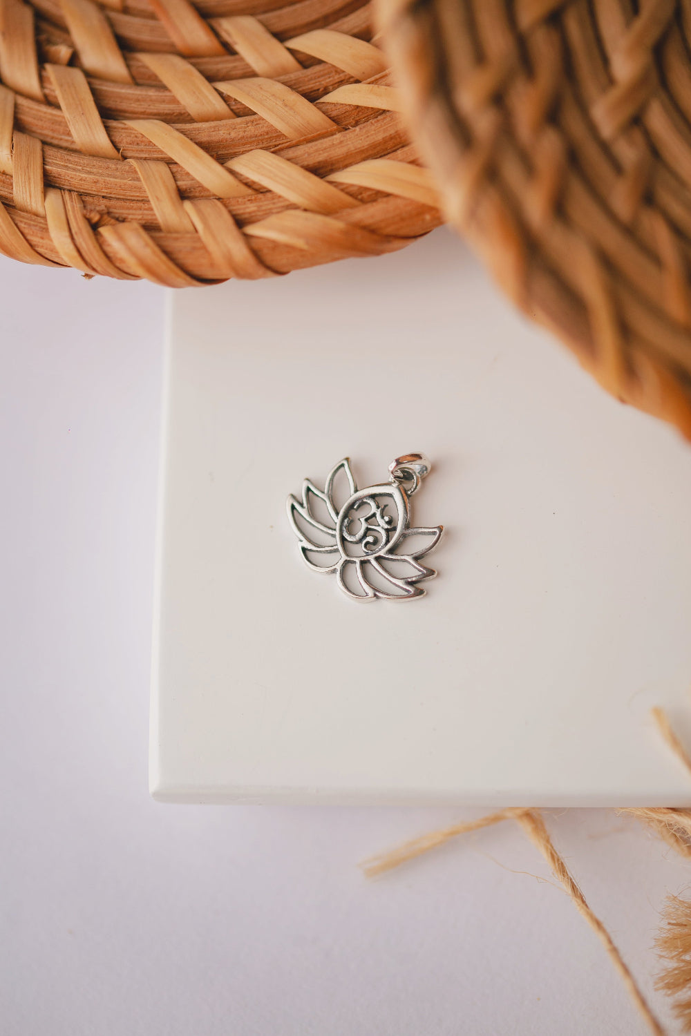 PINGENTE DE PRATA FLOR DE LOTUS TRIBAL