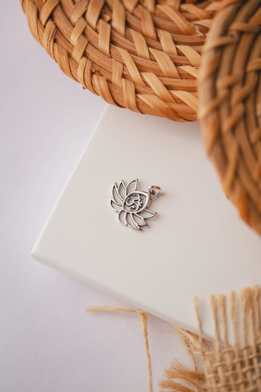 PINGENTE DE PRATA FLOR DE LOTUS TRIBAL